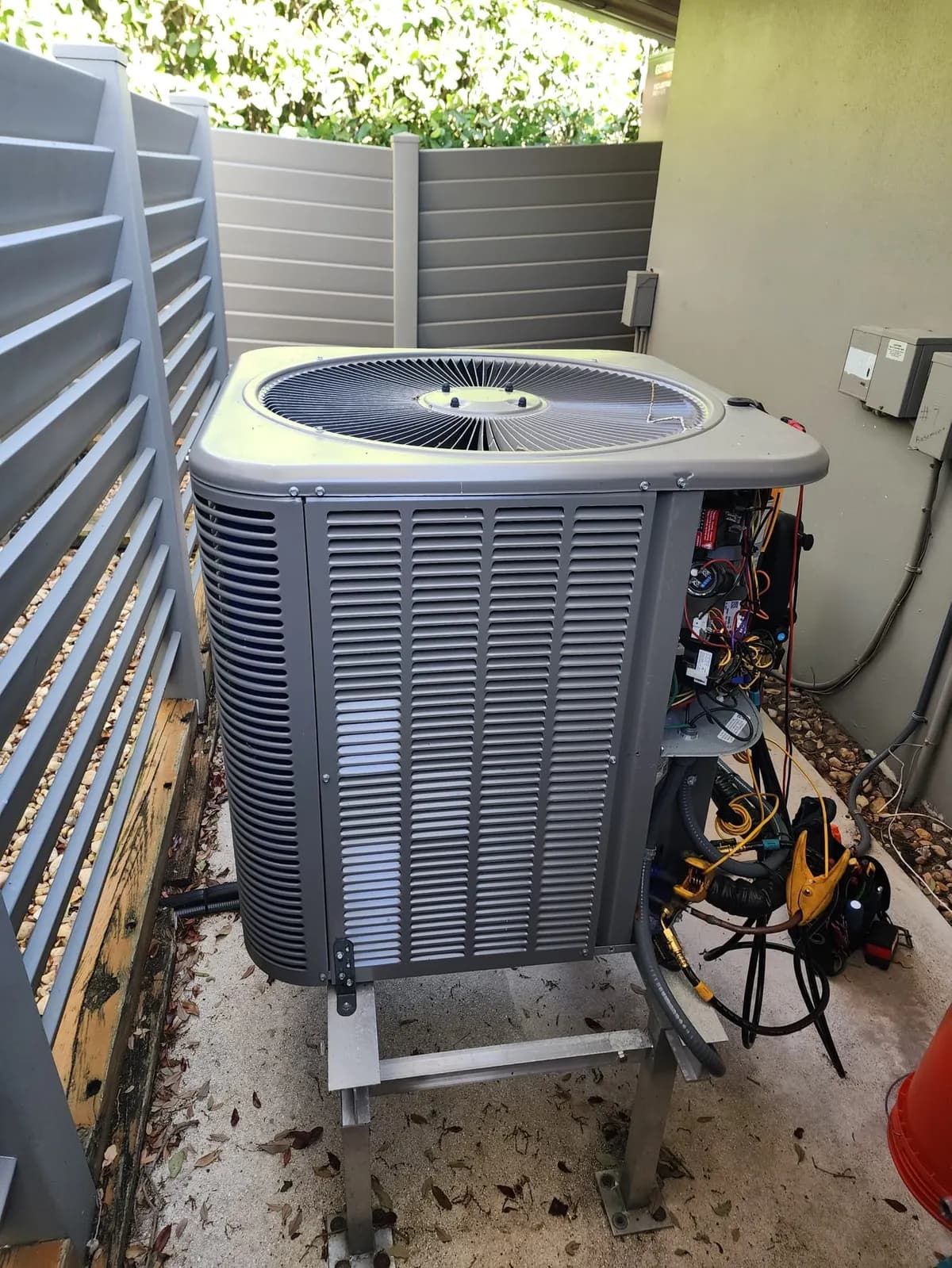 New outdoor air conditioning unit being installed